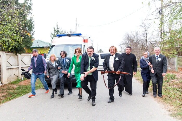 În film joacă Adrian Titieni, Elvira Deatcu, Alexandru Papadopol, Vladimir Purdel și Cătălin Neamțu