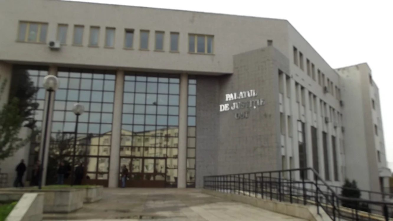 Tribunalul Olt a respins cererea procurorilor de arest preventiv, stabilind arestul la domiciliu FOTO: Adevărul