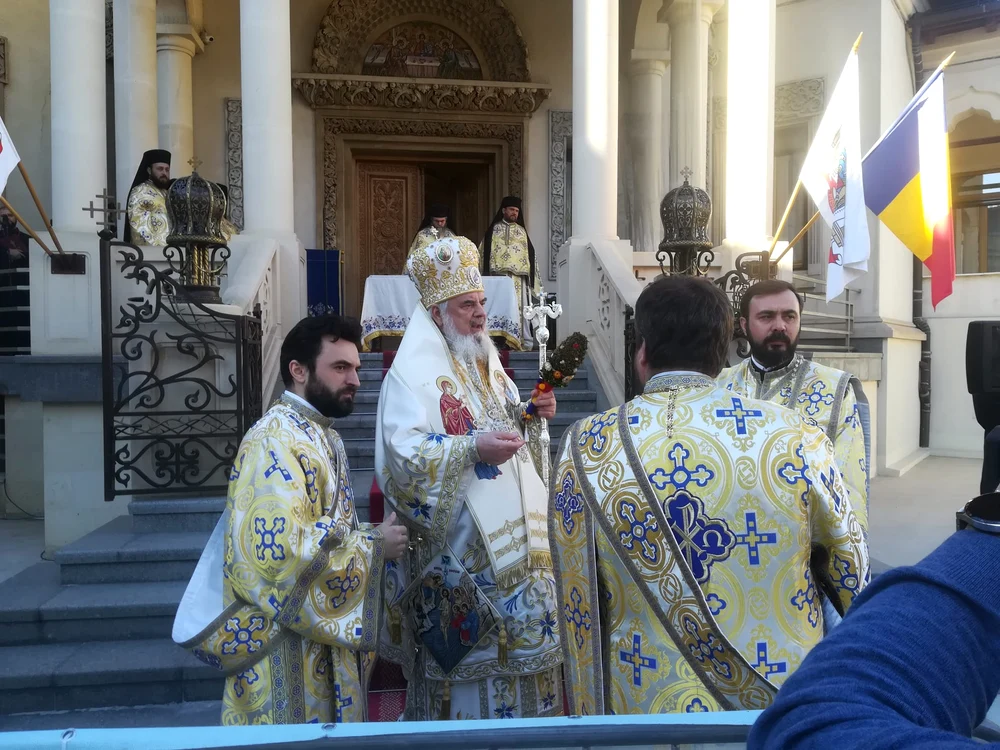 Vor fi distribuiți 10.000 de litri de agheasmă Foto: arhivă Click! 