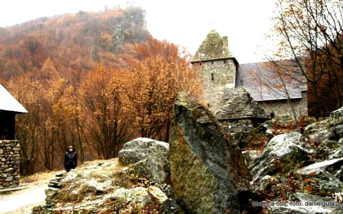 Mănăstirea Colţ, Hunedoara. FOTO ADEVĂRUL. D.Guţă