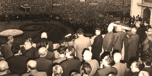 Adunarea poporului, din 21 august 1968. când Ceaușescu a criticat invadarea Cehoslovaciei de către URSS