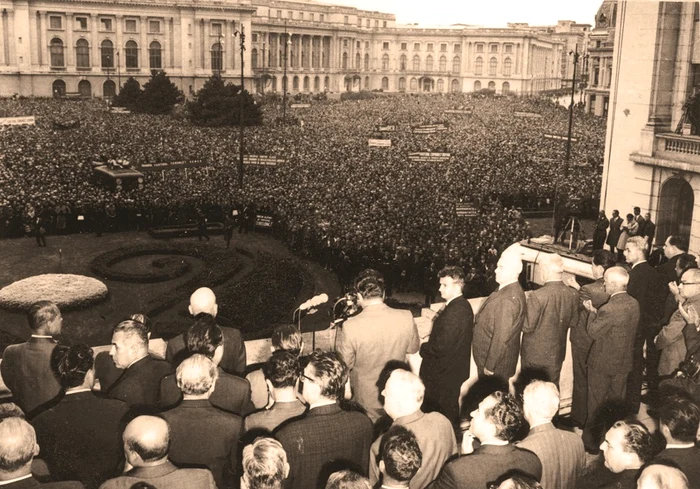 Adunarea poporului, din 21 august 1968. când Ceaușescu a criticat invadarea Cehoslovaciei de către URSS