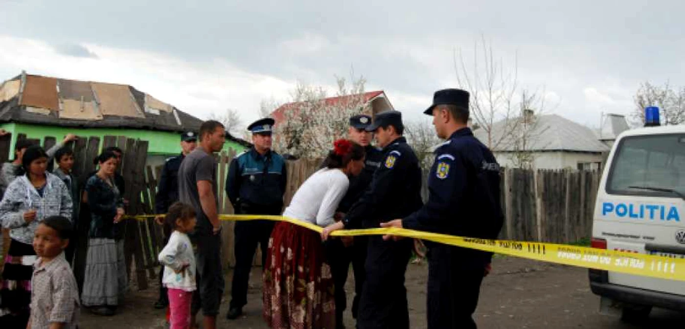 Rromii aflaţi la faţa locului au protestat faţă de acţiunea poliţiei