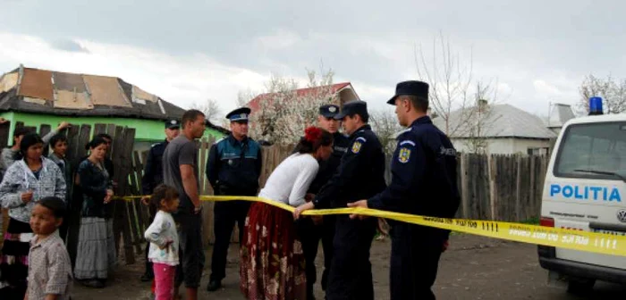 Rromii aflaţi la faţa locului au protestat faţă de acţiunea poliţiei