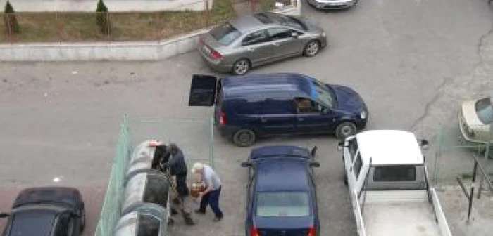 Bebeluşul a fost găsit înfăşurat într-o pătură şi sac menajer