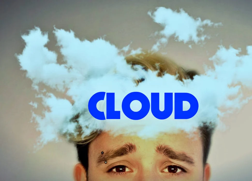 Cu capul în nori, cu memoria în cloud jpeg