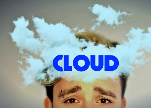 Cu capul în nori, cu memoria în cloud jpeg