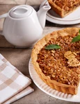 Tarta cu nuci si caramel Sursa foto shutterstock 2467917463 jpg