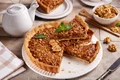 Tarta cu nuci si caramel  Sursa foto shutterstock 2467917463 jpg