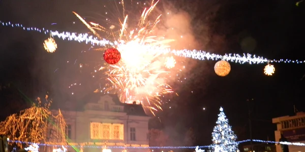 Retragerea cu torţe şi aprinderea iluminatului public de sărbători