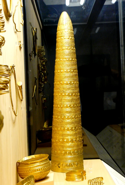 Conul de la Avanton FOTO wikipedia