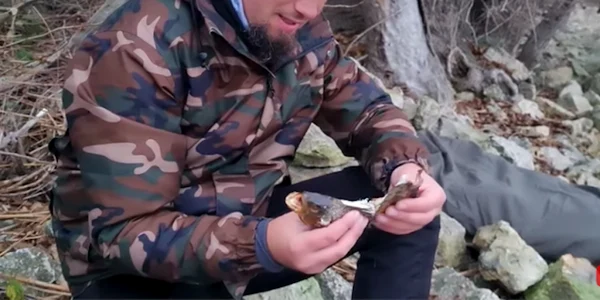 Alex Bucur temerar aventurier pescar în Delta Dunării Sursa Youtube