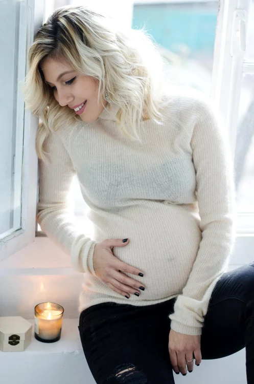 Sore (26 de ani) este însărcinată în luna a șaptea
