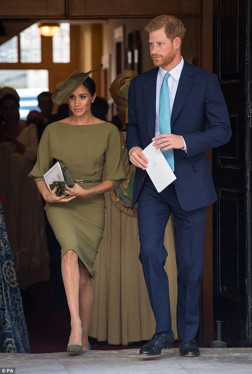 ducesa de sussex rochie jpg jpeg
