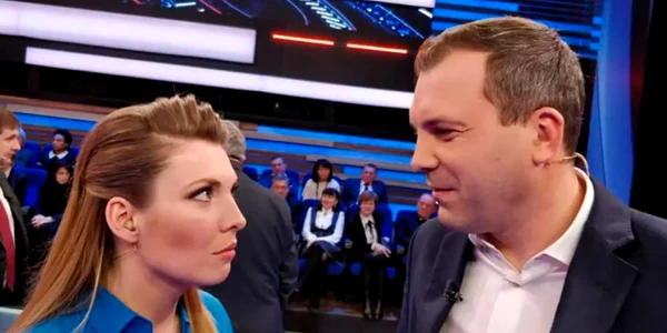 Olga Skabeeva și Evgheni Popov, unul dintre cele mai cunoscute cupluri de prezentatori ai propagandei ruse