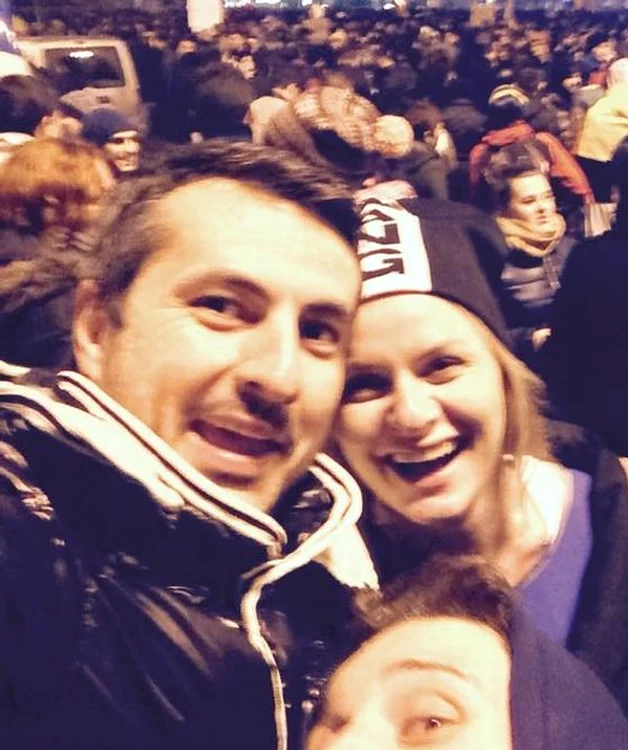 Ioana şi Ducu s-au alăturat protestatorilor din Piaţa Universităţii