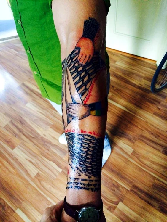 Vladimir Drăghia se laudă cu noile lui tatuaje