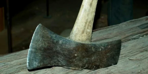 Bacău: „Telenovelă” finalizată cu un topor în cap