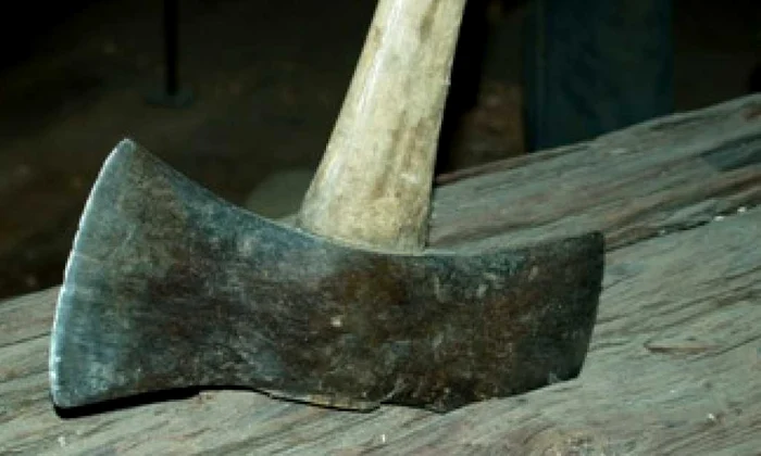Bacău: „Telenovelă” finalizată cu un topor în cap