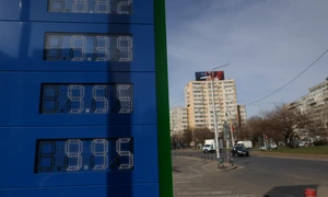 Prețurile afișate la o benzinărie din București, 18 martie FOTO Inquam Photos / George Călin