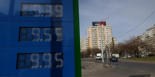 Prețurile afișate la o benzinărie din București, 18 martie FOTO Inquam Photos / George Călin