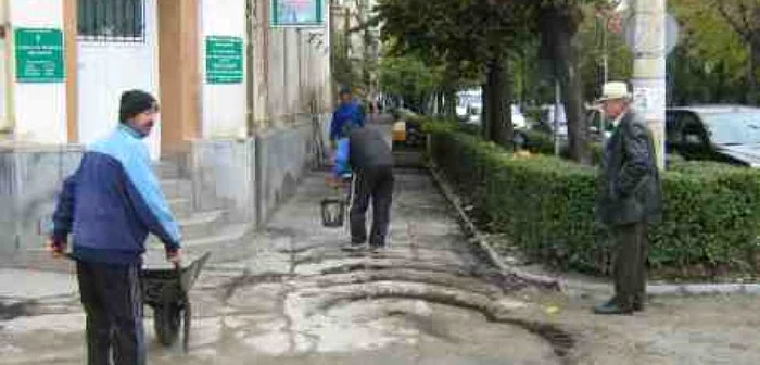 Satu Mare: Trotuare refăcute de mântuială la Satu Mare
