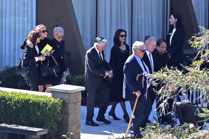 Catherine Zeta-Jones a fost aproape de soțul ei, Michael Douglas, în aceste momente grele