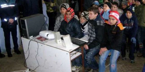 Elevii au ascultat cu atenție sfaturile polițiștilor