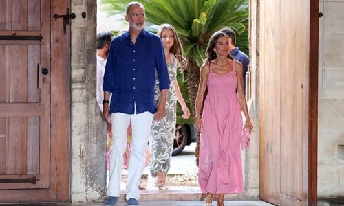 Regele Felipe și Regina Letizia în vacanță cu fetele lor, Prințesa Leonor și Infanta Sofia   profimedia 1027900745 jpg