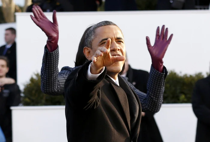 După depunerea jurământului, pe treptele din faţa Capitol Hill, preşedintele Barack Obama şi prima doamnă Michelle au defilat pe bulevardul Pennsylvania, pe care se află şi Casa Albă. FOTO: Reuters