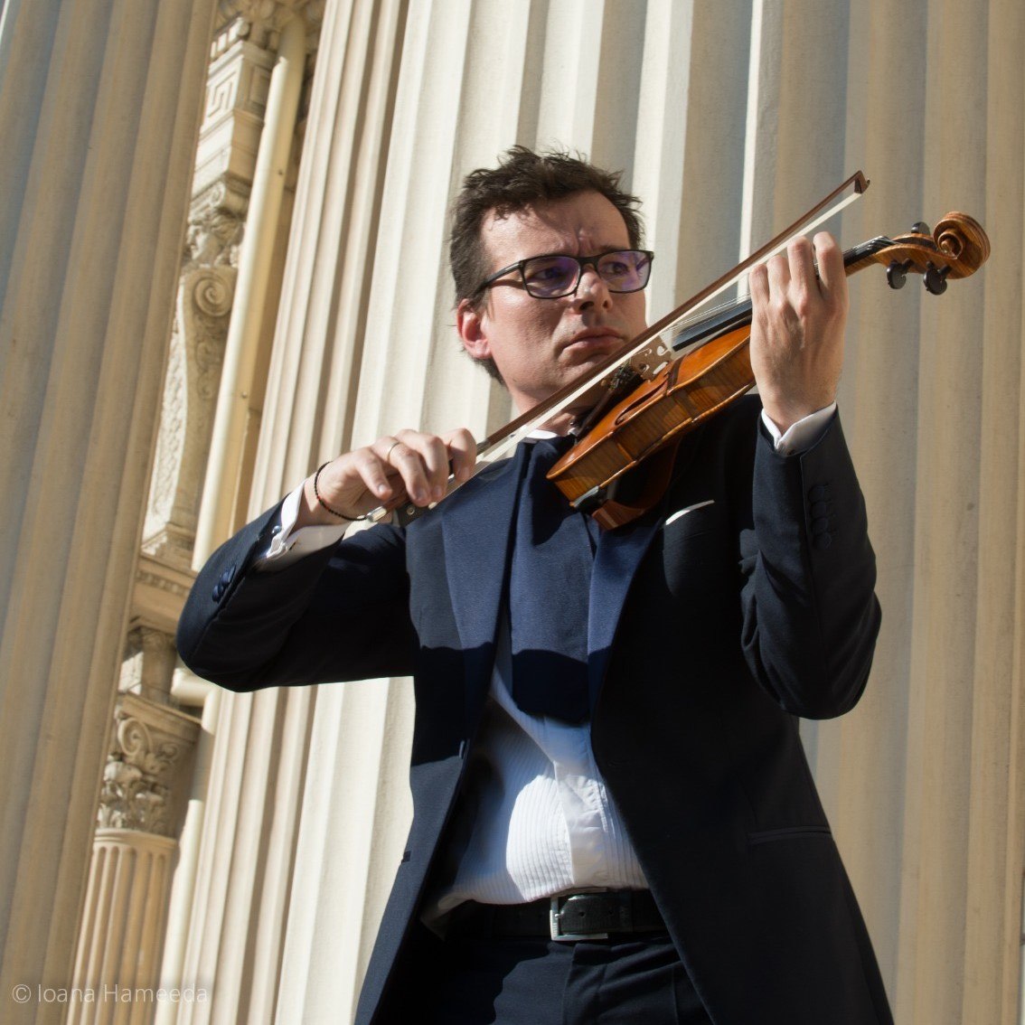 Vioara Stradivarius Elder Voicu 1702 va fi cântată de Alexandru Tomescu pentru următorii cinci ani Vioara Stradivarius Elder Voicu 1702 va fi cântată de Alexandru Tomescu pentru următorii cinci ani
