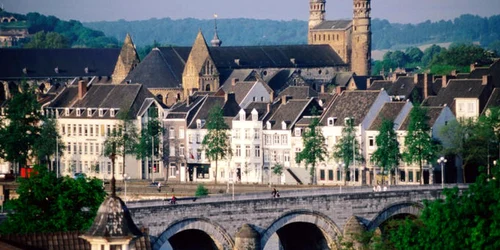 Maastricht este un oraş istoric la griniţa cu Belgia şi Germania