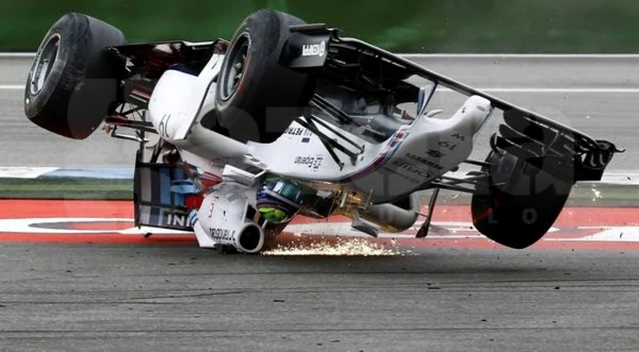 Massa a avut noroc şi a supravieţuit teribilului accident FOTO Reuters
