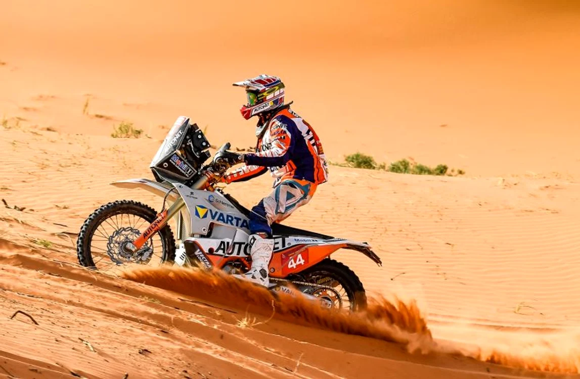 
    Mani Gyenes a terminat cu bine și etapa a 7-a din raliul-raid Dakar 2020Foto: RallyZone   
