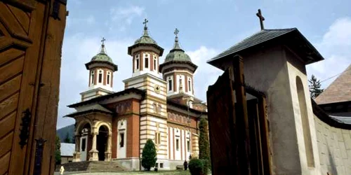 manastirea sinaia foto pensiunesinaia.ro