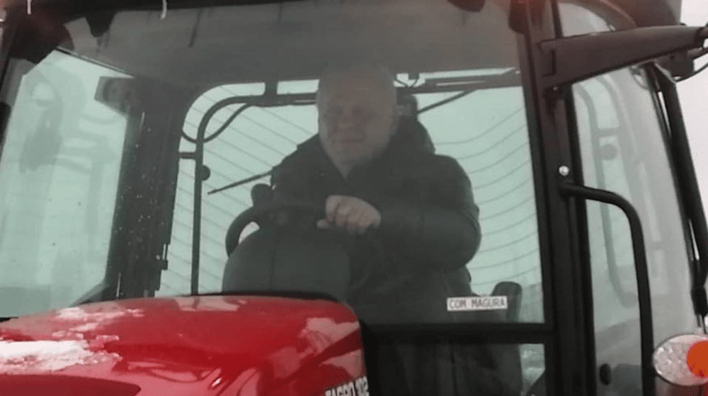 Un primar din Bacău și-a deszăpezit singur comuna. Ce l-a făcut să preia inițiativa