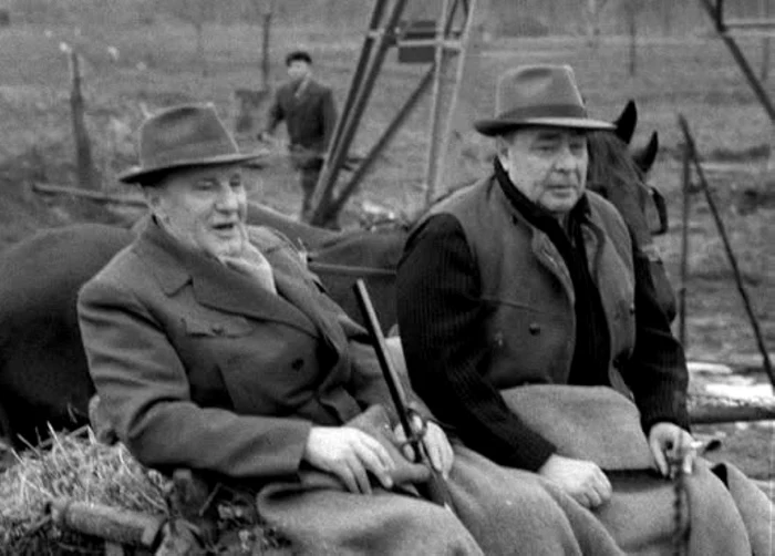 Cei doi lideri comunişti, Janos Kadar şi Leonid Brejnev, la o vânătoare în Ungaria. FOTO: Facebook