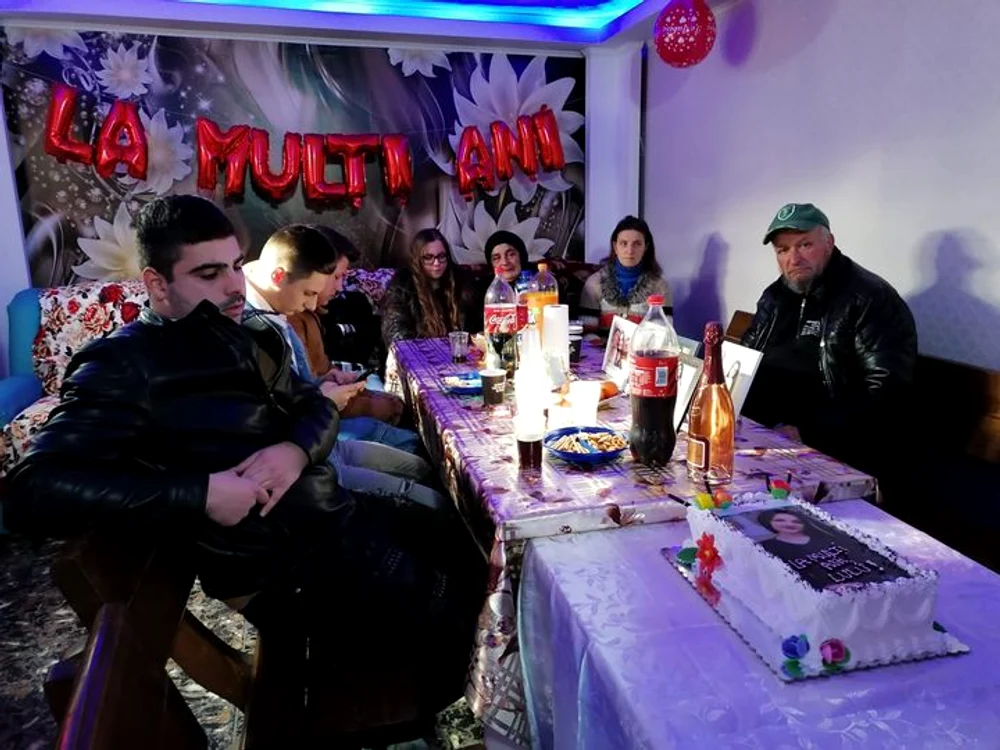 
    Rudele au sărbătorit-o pe Luiza Melencu, de ziua eiFoto: Arhiva personală  