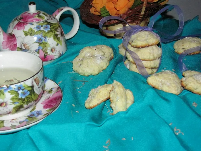 
    Biscuiţi cu lavandă şi lămâie  