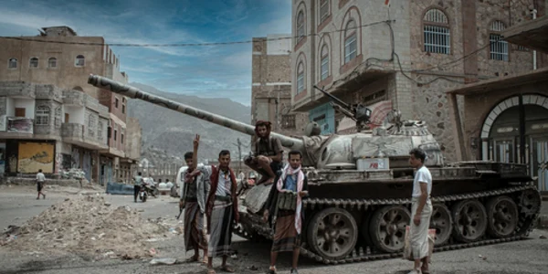 rebeli houthi - shutterstock_2007179483