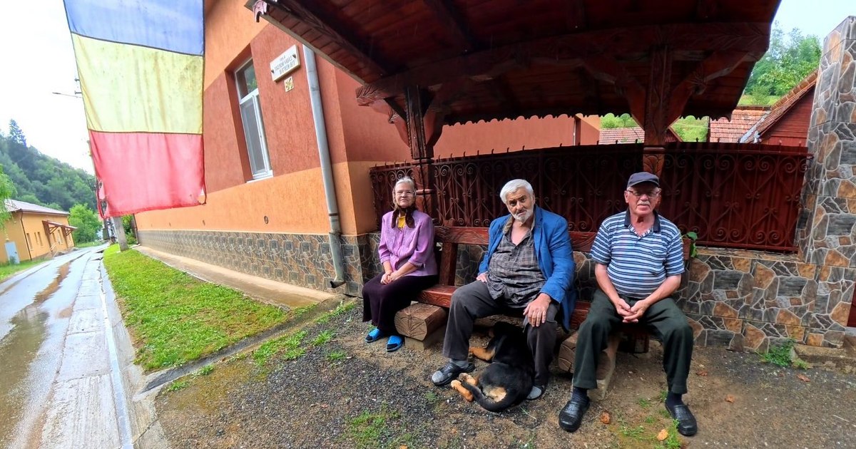 Satul vibrant din munți, locul navetiștilor care parcurg 100 de kilometri până la Timișoara. Satul vibrant din munți, locul navetiștilor care parcurg 100 de kilometri până la Timișoara.