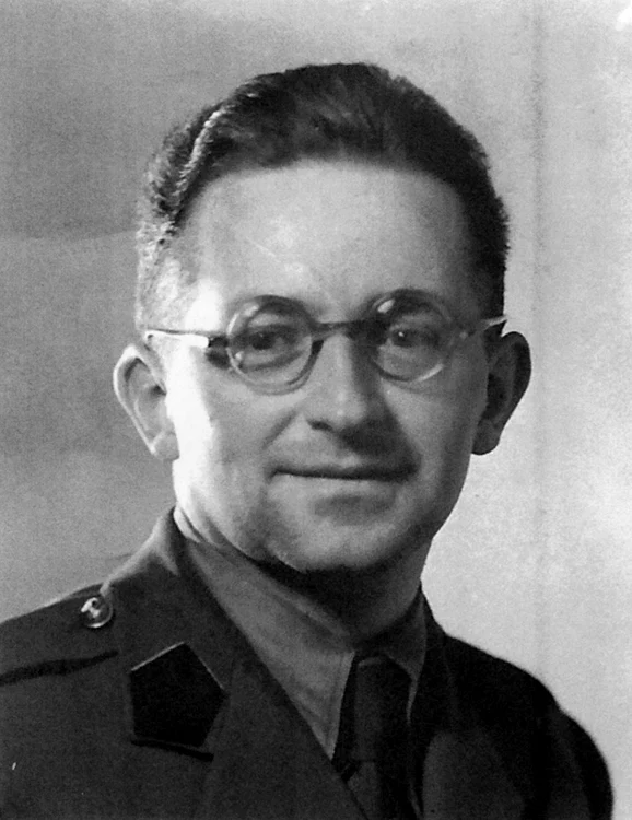 Marian Rejewski (1905-1980),  matematician eminent şi criptolog,  primul care a reuşit să spargă codul „Enigmei”,  la sfârşitul anului 1932