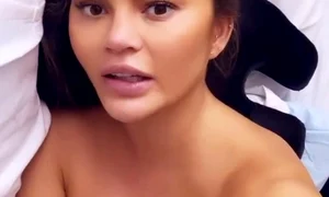 chrissy teigen a ajuns la urgente jpeg