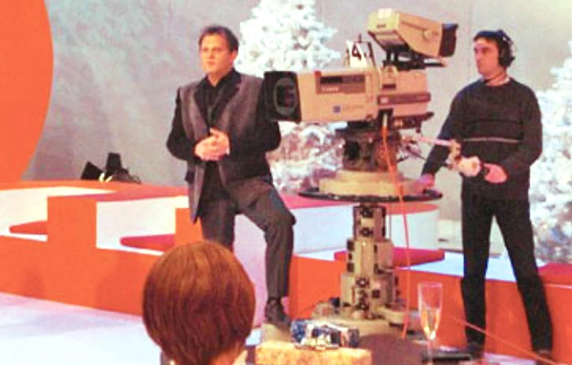 Leonard a dat televiziunea  pe un post de şef în Anglia