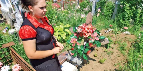 După tragedia de la Maternitatea Giuleşti, Mădălina Arcudeanu vrea să se găsească vinovaţii care i-au băgat copilul în mormânt 