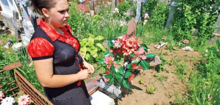 După tragedia de la Maternitatea Giuleşti, Mădălina Arcudeanu vrea să se găsească vinovaţii care i-au băgat copilul în mormânt 