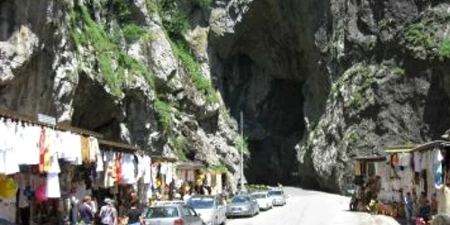Comerţul în Chei s-ar putea realiza şi pe timp de noapte