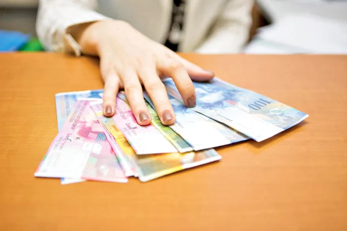 
    Recordul atins de franc a fost de 4,5817 lei  