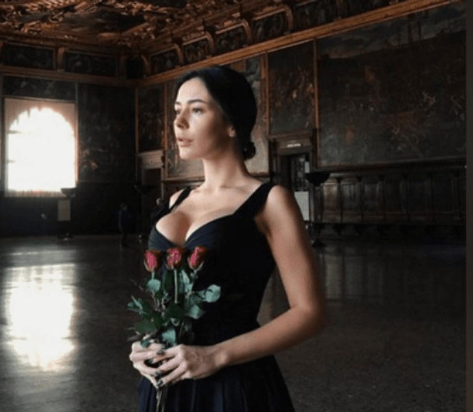 Scandalul „maneken007”. O influenceriță a fost decorată de contraspionajul militar ucrainean deși a susținut anexarea Crimeei