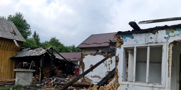 casa incendiata de la cornu luncii